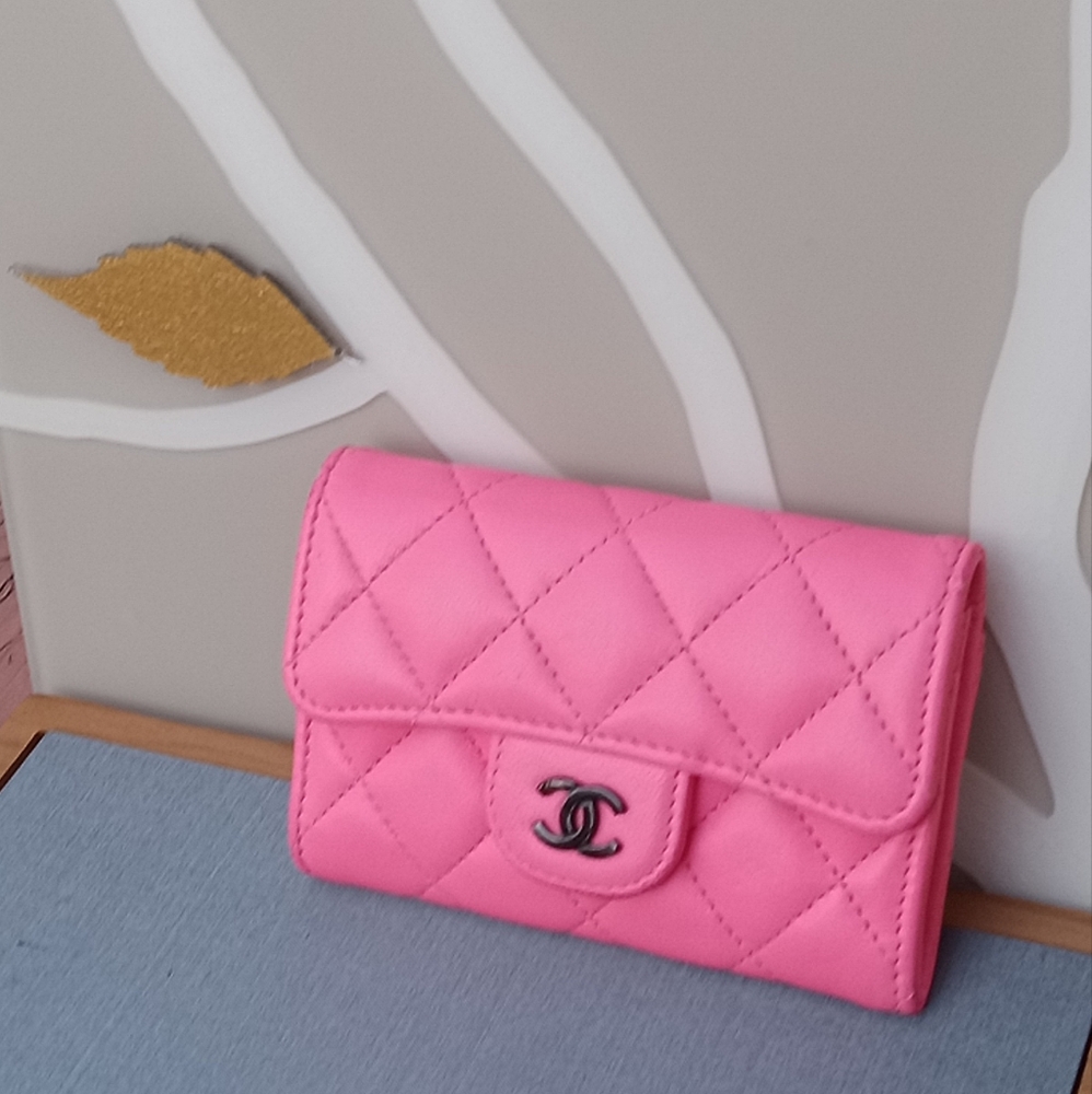 💝 CHANEL Pink Quilted Lambskin Flap Card Holder EUC - Picture 2 of 14